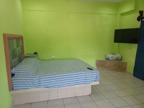 Bed, TV and multimedia, Photo of the whole room, Evening entertainment, Bedroom