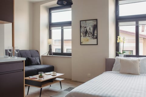 Bed, Seating area