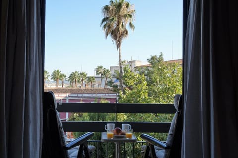 Day, View (from property/room), Balcony/Terrace, Seating area, Dining area