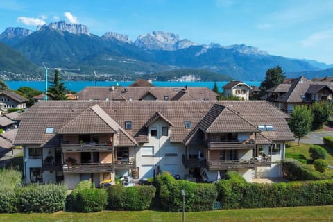 Le Bleu du Lac - 150m from the lake - terrace & parking in Sevrier House in Sévrier
