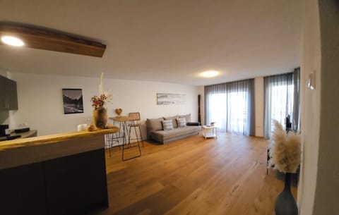 TV and multimedia, Kitchen or kitchenette, Living room, Seating area, Dining area