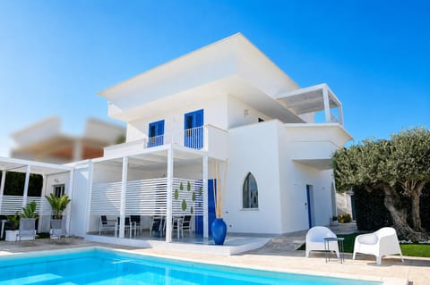 Property building, Pool view