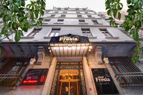 Property building, Facade/entrance, Day