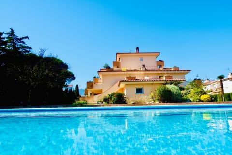Property building, Spring, Day, Summer, Garden view, Pool view, Swimming pool, internet, internet, locker, sunbed