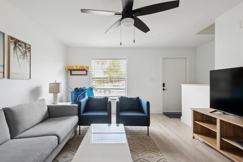 Communal lounge/ TV room, TV and multimedia, Living room, Seating area, Evening entertainment, fireplace