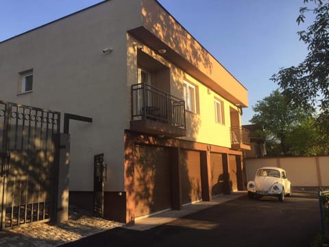 Property building, Neighbourhood, Parking