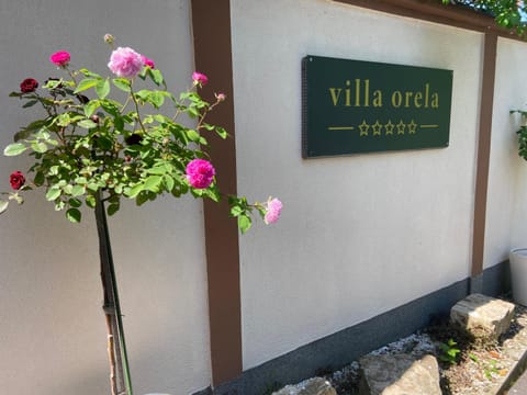 Day, Property logo or sign