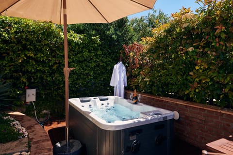 Garden, Hot Tub
