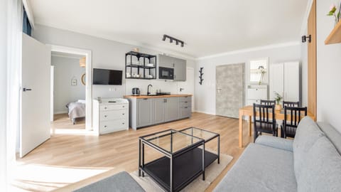 TV and multimedia, Kitchen or kitchenette, Living room, Seating area, Dining area