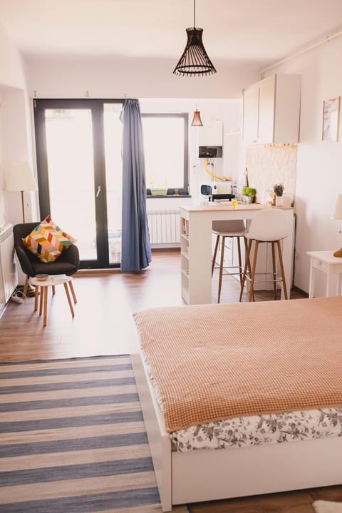 Seating area, Bedroom, kitchen