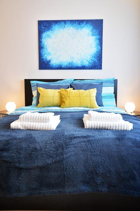 Bed, Living room