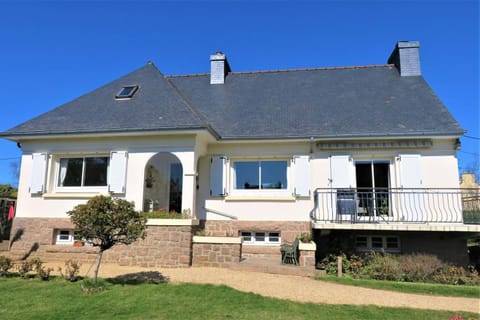 Maison avec WIFI, jardin, à 900m de la plage de Trestraou à PERROS-GUIREC Ref 849 Villa in Perros-Guirec