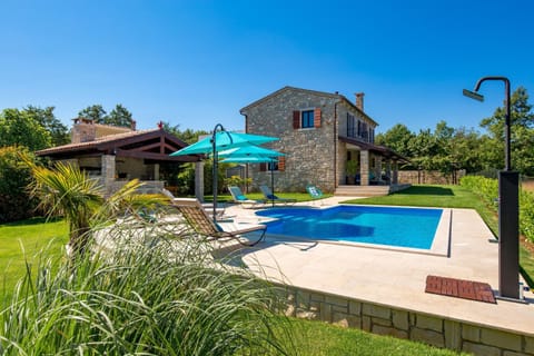 Shower, Property building, Pool view, Swimming pool