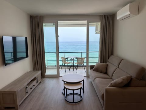 TV and multimedia, View (from property/room), Living room, Sea view