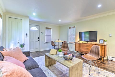 16 Mi to Disney Cottage with Deck in Winter Garden House in Winter Garden