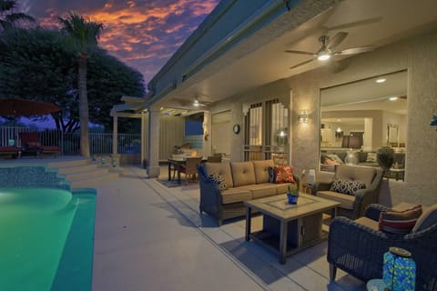Pool, Spa and Cart! Golfers Paradise in Sun City House in Sun City Grand