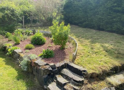 2 Bedroom Sleep 4 House - Private Garden House in Portree