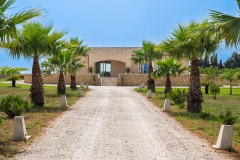 Property building, Natural landscape, Garden, Garden view