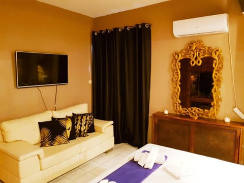 Kouro's private room! Apartment in Pireas