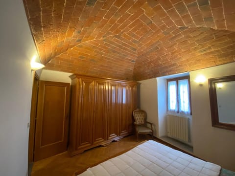 Lo Sdrucciolo House in Tuscany