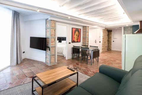 TV and multimedia, Living room, Dining area, Evening entertainment