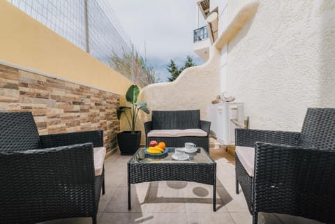 Patio, Day, Balcony/Terrace