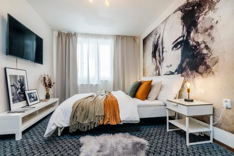 Bed, TV and multimedia, Living room, Photo of the whole room, Bedroom