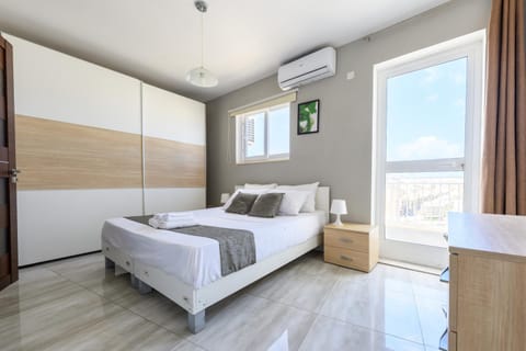 Bedroom, air conditioner