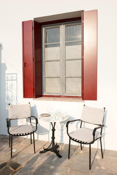 Patio, Facade/entrance