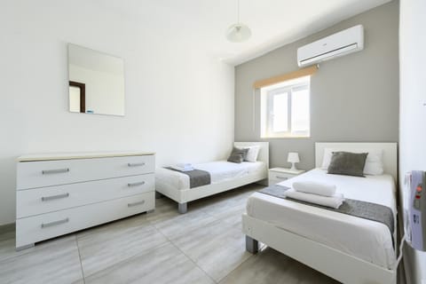 Bed, Bedroom, air conditioner