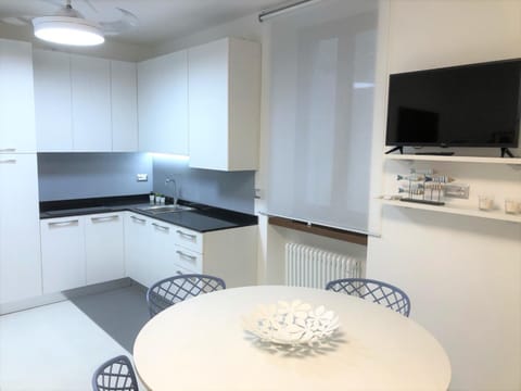 TV and multimedia, Kitchen or kitchenette, Seating area, Communal kitchen