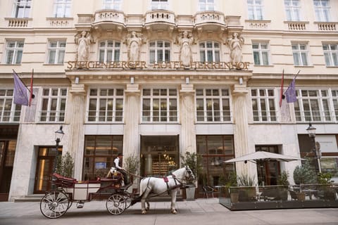 Property building, Facade/entrance