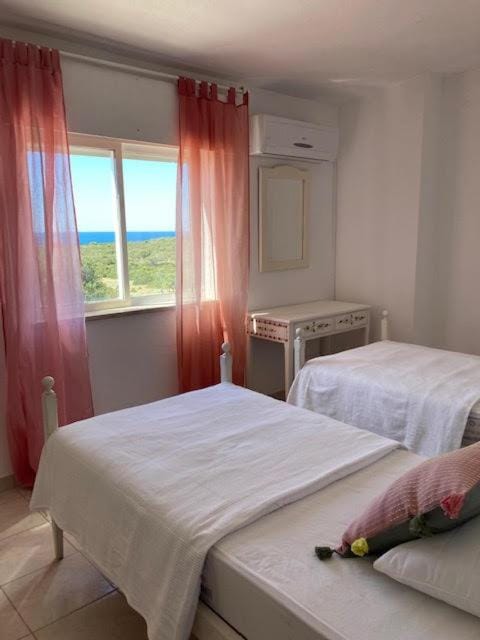 Bed, Photo of the whole room, Bedroom, Sea view