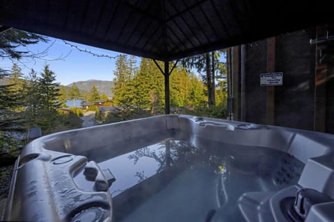 The Great Escape - Port Renfrew & Bunkhouse House in Cowichan Valley