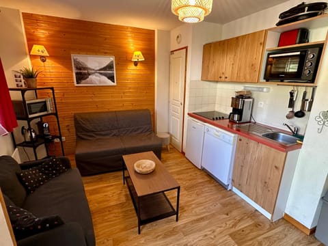 Kitchen or kitchenette, Living room