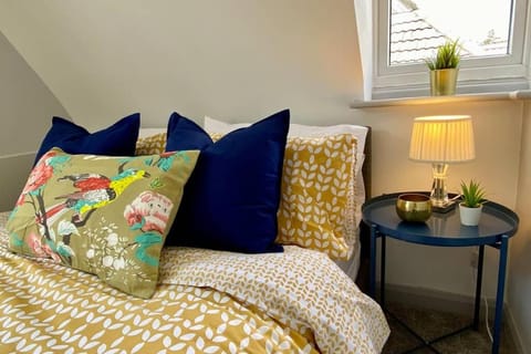 Stunning Apartment - 5 Minute Walk to the Best Beach! - Great Location - Parking - Fast WiFi - Smart TV - Newly decorated - Close to Bournemouth & Poole Town Centre & Sandbanks Apartment in Poole