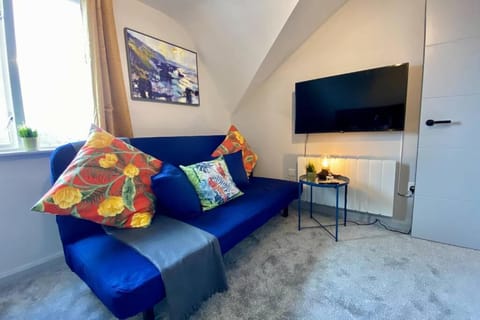 Stunning Apartment - 5 Minute Walk to the Best Beach! - Great Location - Parking - Fast WiFi - Smart TV - Newly decorated - Close to Bournemouth & Poole Town Centre & Sandbanks Apartment in Poole