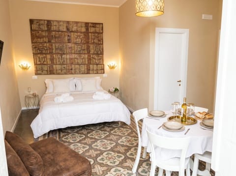 Seating area, Bedroom