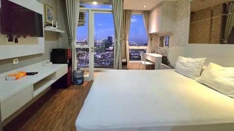 TV and multimedia, Living room, Photo of the whole room, Bedroom, City view