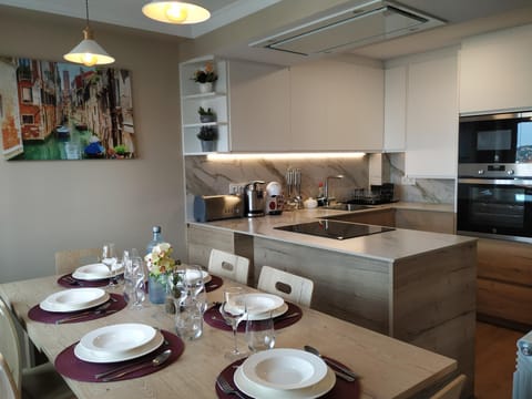 Dining area, minibar, pet friendly, stove
