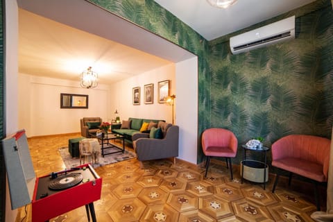 Living room, Seating area