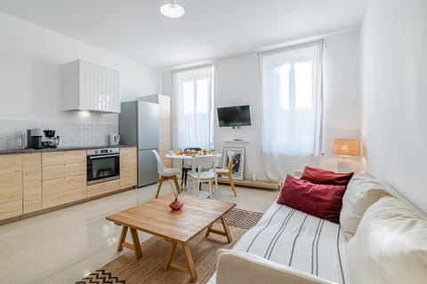 Kitchen or kitchenette, Living room, Dining area