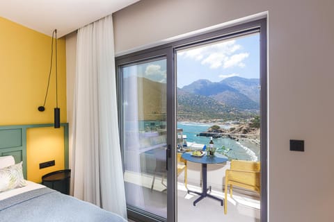 View (from property/room), Balcony/Terrace, Bedroom, Sea view