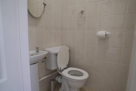 Sunrise Cottage on shores off Lough Gowna Villa in Longford