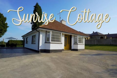 Sunrise Cottage on shores off Lough Gowna Villa in Longford