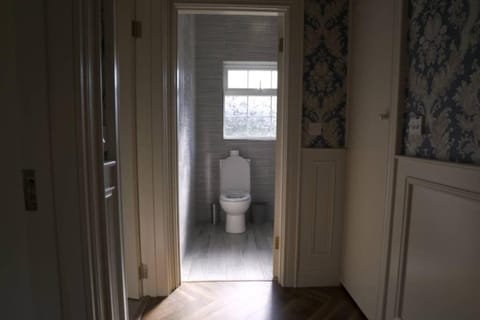 Sunrise Cottage on shores off Lough Gowna Villa in Longford