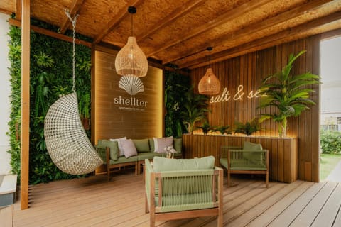Balcony/Terrace, furniture
