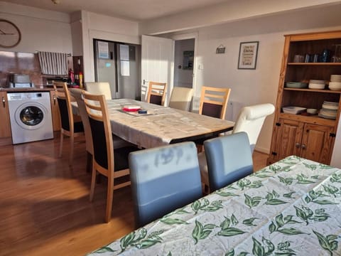 Kitchen or kitchenette, Dining area, pet friendly, washing machine