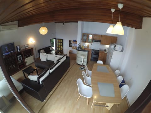 TV and multimedia, Kitchen or kitchenette, Living room, Dining area