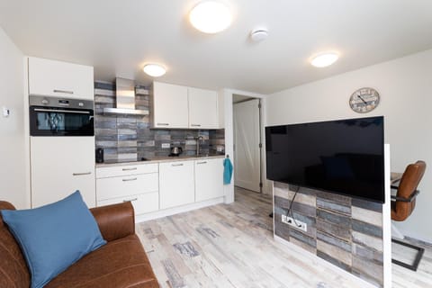 TV and multimedia, Kitchen or kitchenette, Seating area
